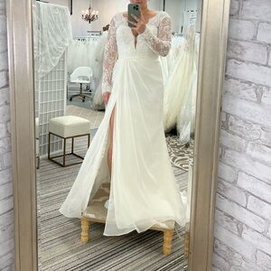 Long sleeve lace wedding dress